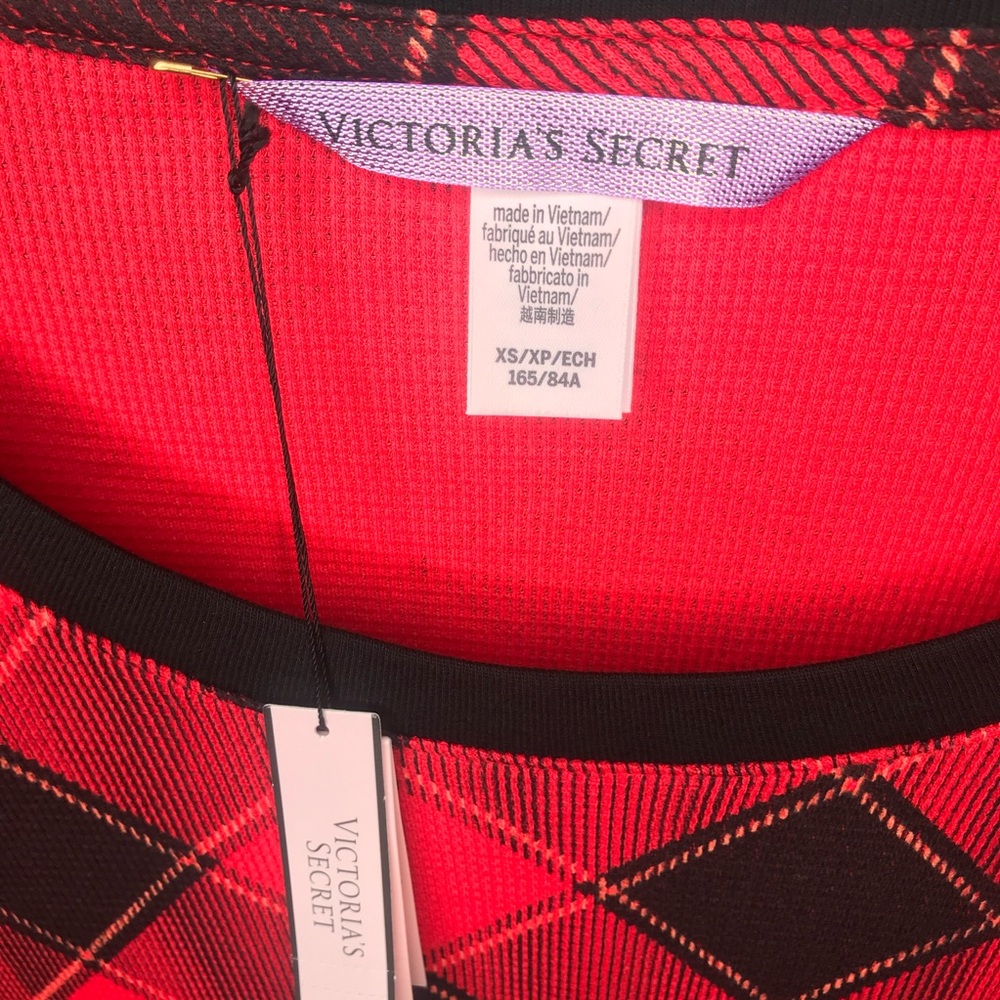 SOLD Victoria’s Secret Long sleeve top - Picture 4 of 6